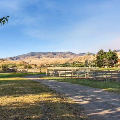Casia Lodge and Ranch road to barn